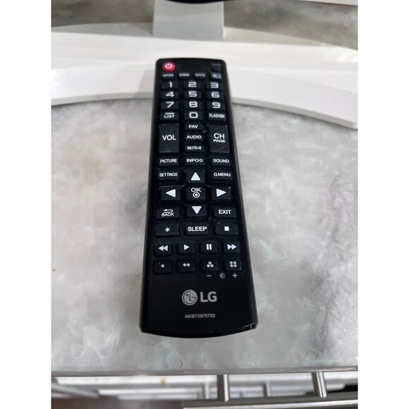 LG 24LJ4540-WU 24” LED TV 1080p HDMI White w/ Remote Tested Works - Picture 3 of 9